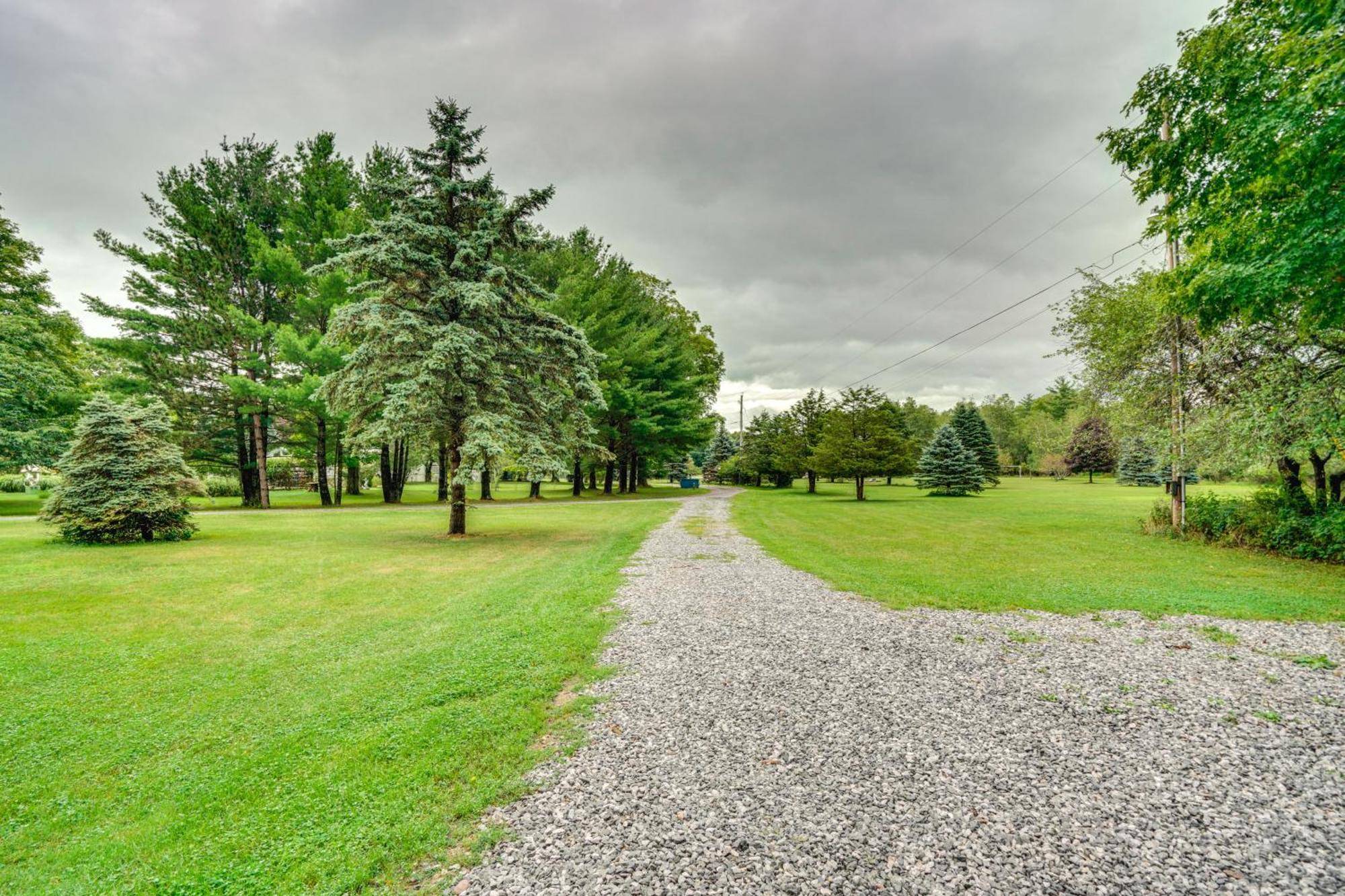 Villa Stylish Catskills Retreat Year-Round Adventure! Round Top Exterior foto