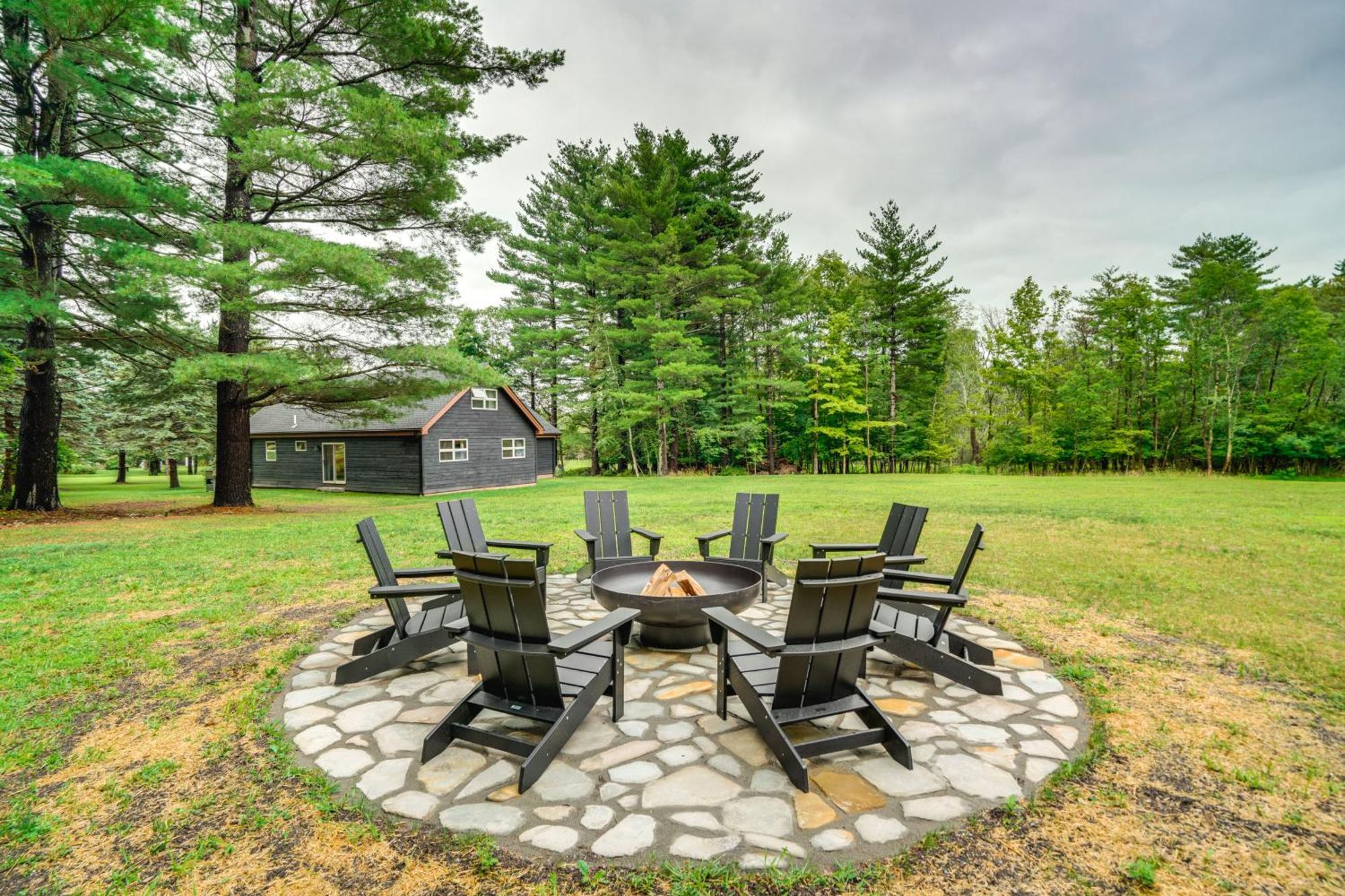 Villa Stylish Catskills Retreat Year-Round Adventure! Round Top Exterior foto